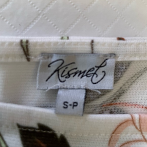 Lovely Size Small A-Line Floral Cold Shoulder Short sleeved dress. - Picture 5 of 10